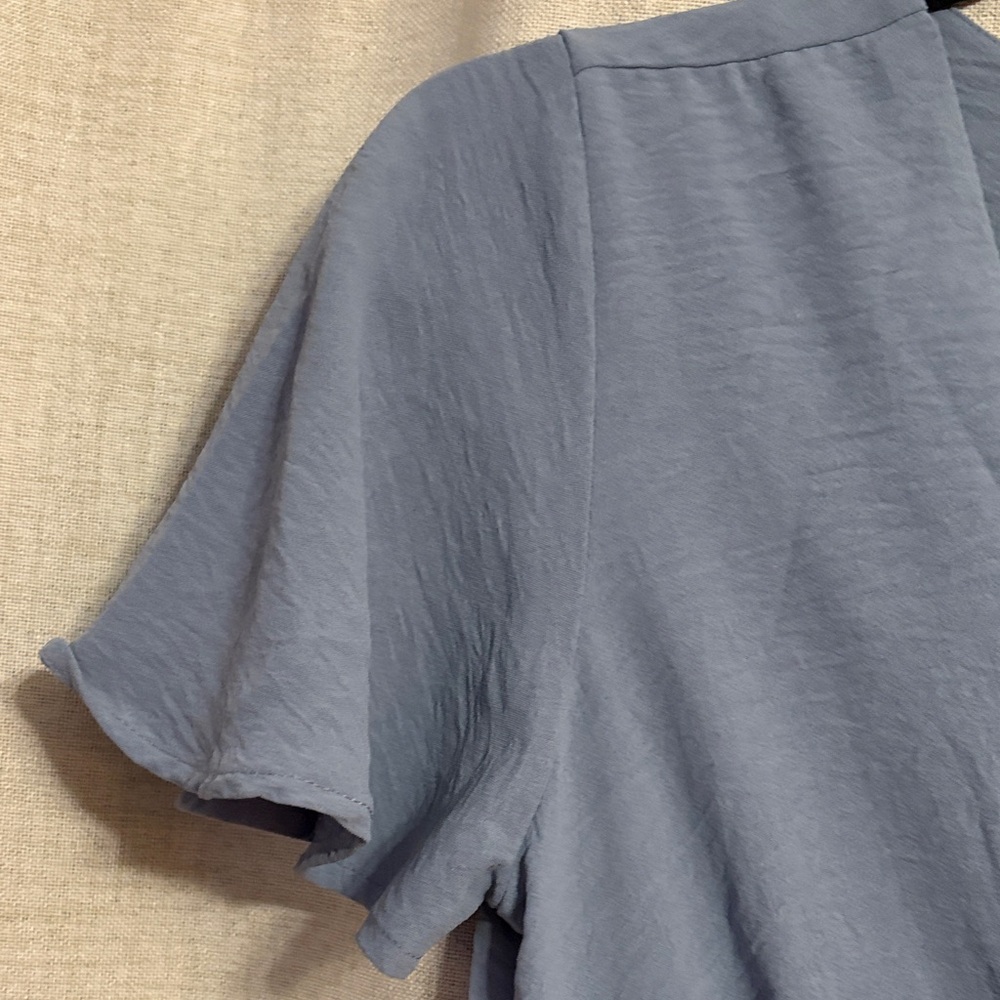 Elegant Blue Wrap Dress with Short Sleeves - Picture 5 of 8